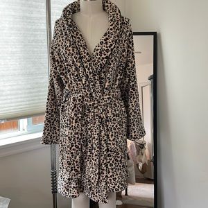 Brand NWT! Victorias Secret super soft leopard print robe. XS/S